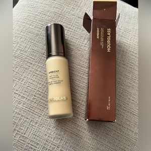 Hourglass AMBIENT SOFT GLOW FOUNDATION